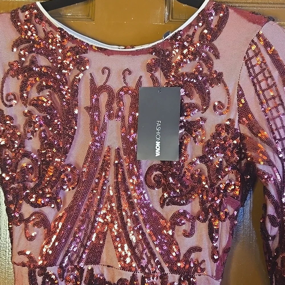 Fashion Nova-Burgundy cutout sequin gown with cream lining Sz XS NWT. - Picture 6 of 15